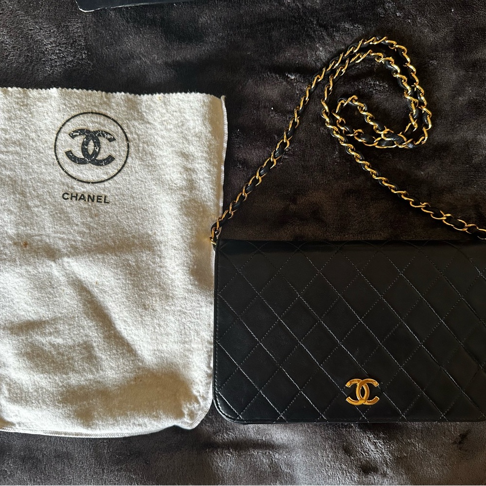 -SOLD - 
Vintage Chanel Single Flap - 22K